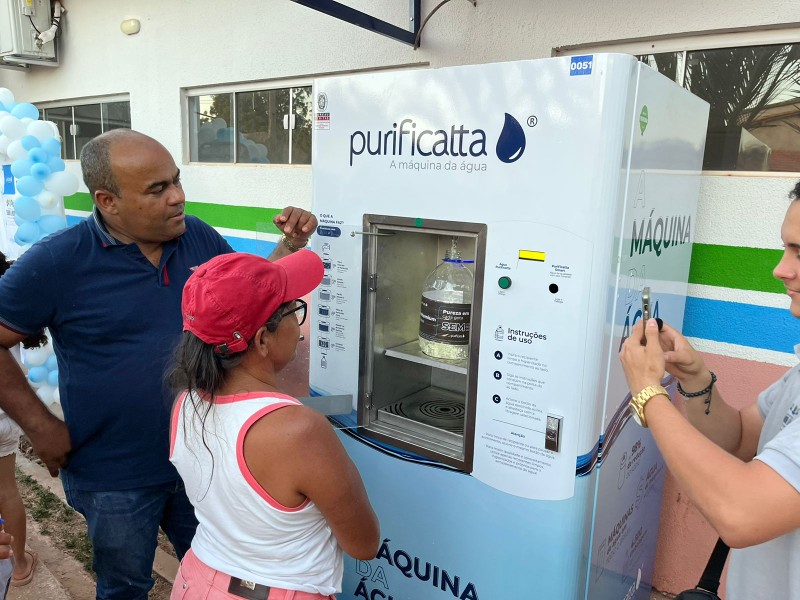 Demonstração de uso da máquina Comunitá no dia da instalação