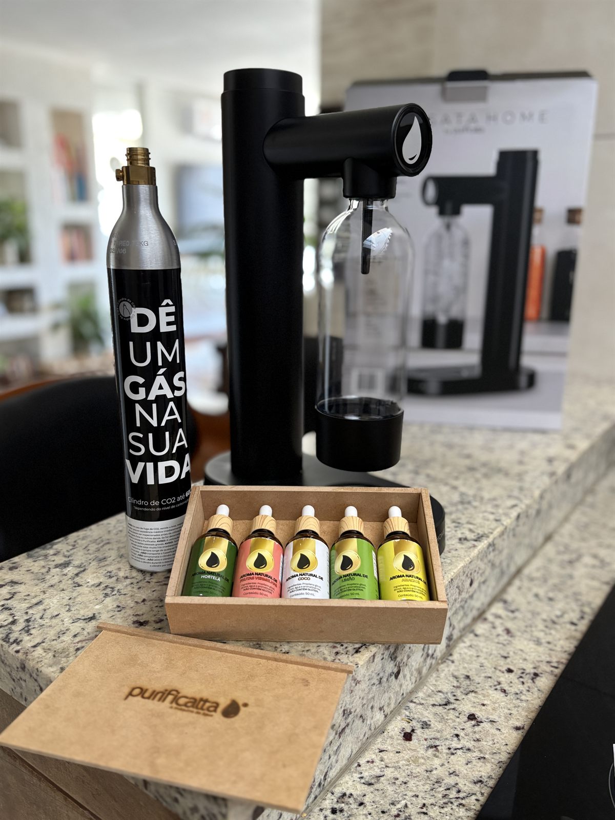 Gassata Home com cilindro de CO2 e kit de aromas naturais